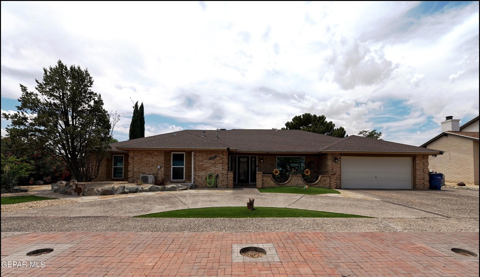 11119 Leo Collins Dr, El Paso, TX 79936 - photo 1