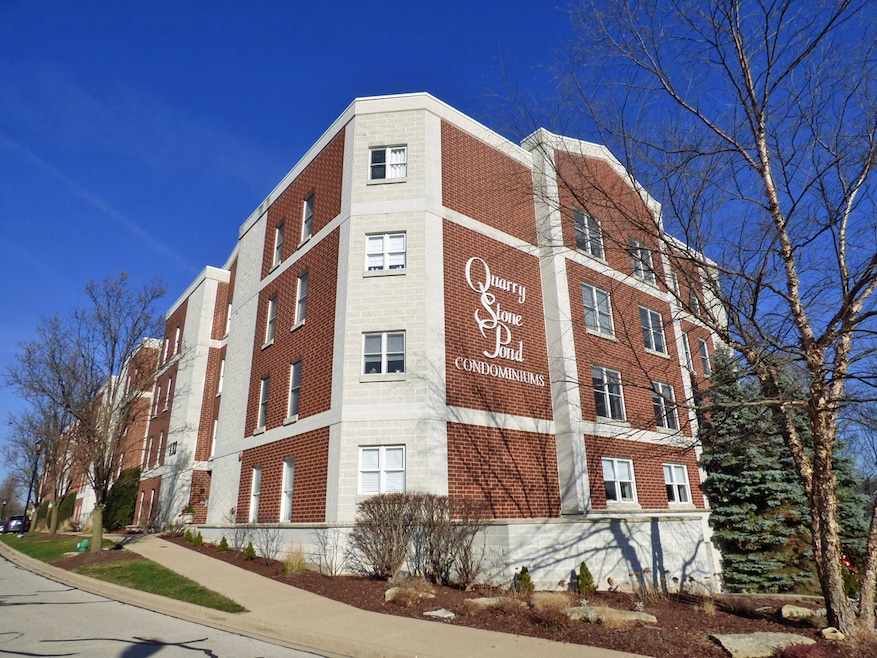 206 N Water St unit 102, Batavia, IL 60510 - photo 1