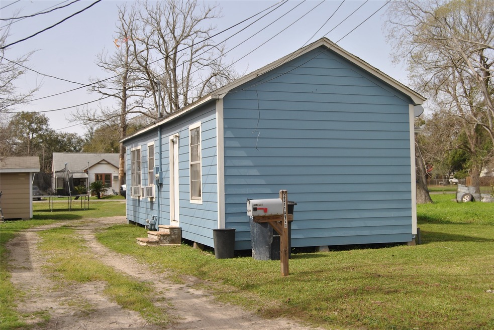 2311 Avenue D, Bay City, TX 77414 - photo 1