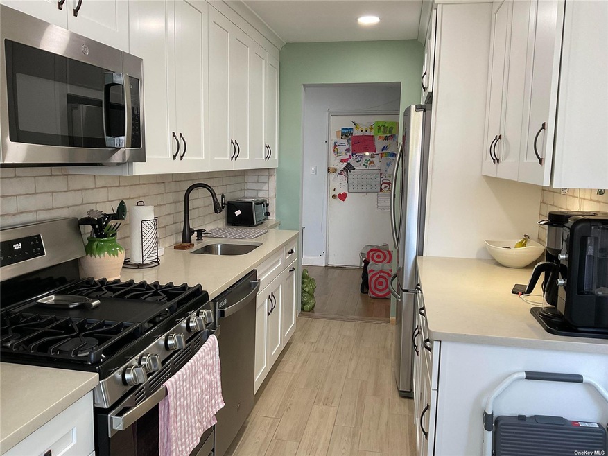 1870 211th St unit 5C, Bayside, NY 11360 - photo 1