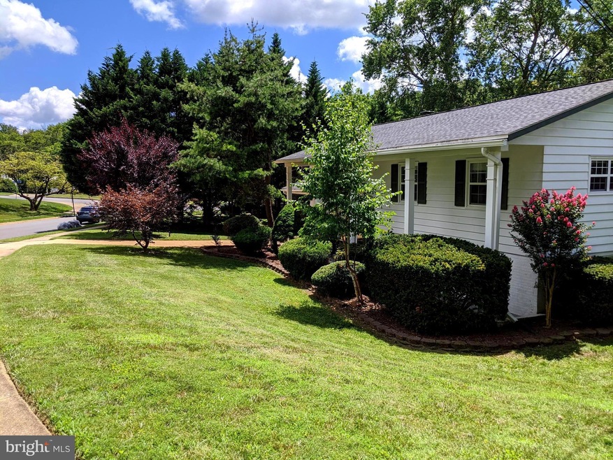 5022 Chanticleer Ave, Annandale, VA 22003 - photo 1