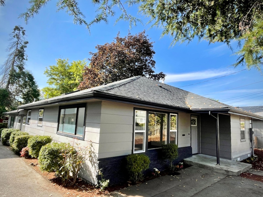 325 SE M St, Grants Pass, OR 97526 - photo 1