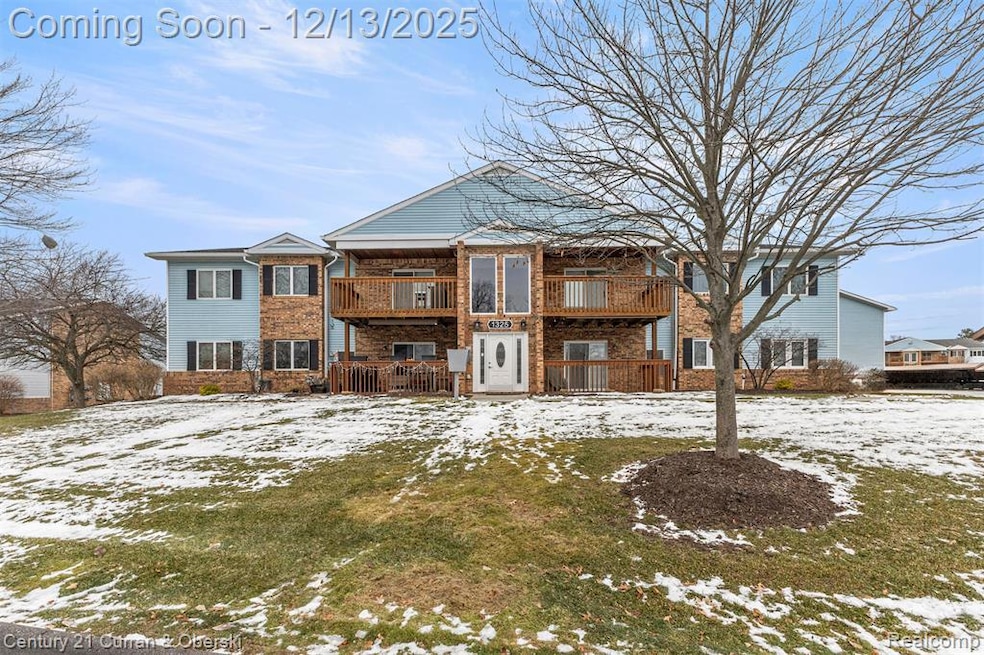 1325 Harbour Blvd unit 88, Trenton, MI 48183 - photo 1