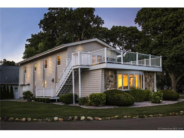 Welcome to 5 Woodland Drive, Old Saybrook,CT.  Thi