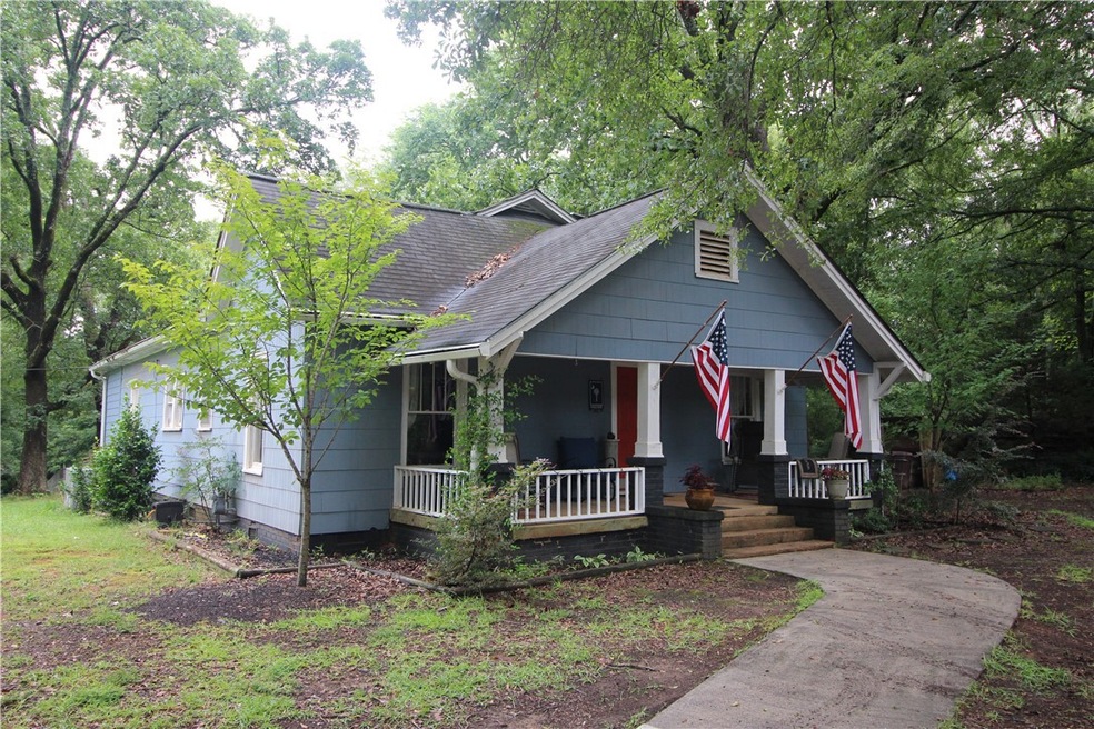 922 Cherry St, Pendleton, SC 29670 - photo 1