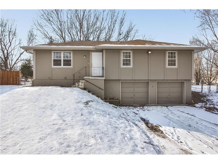 This 3 bedroom Oak Grove home with a finished base