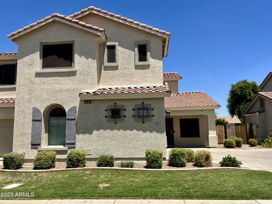 Welcome Home! 3831 S. Laurel Way