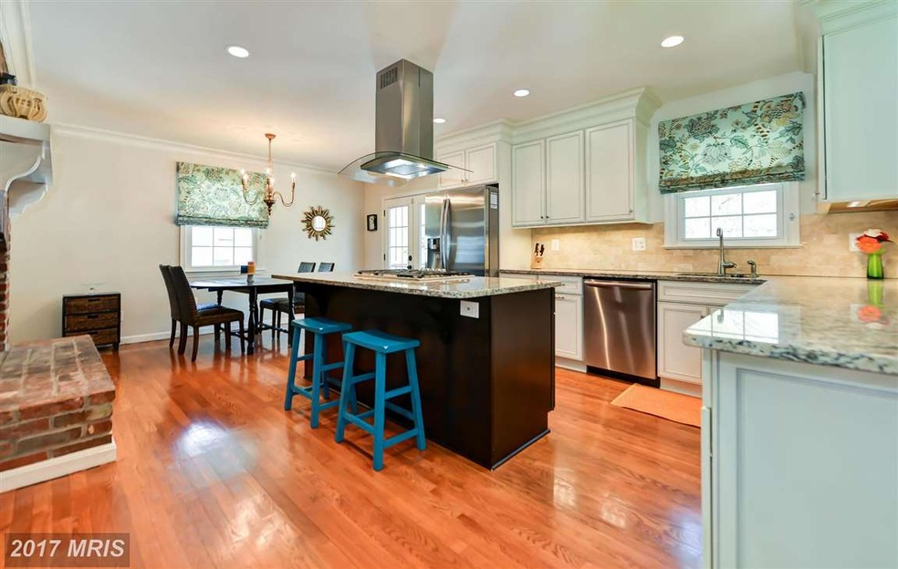 916 Emerald Dr, Alexandria, VA 22308 - photo 1