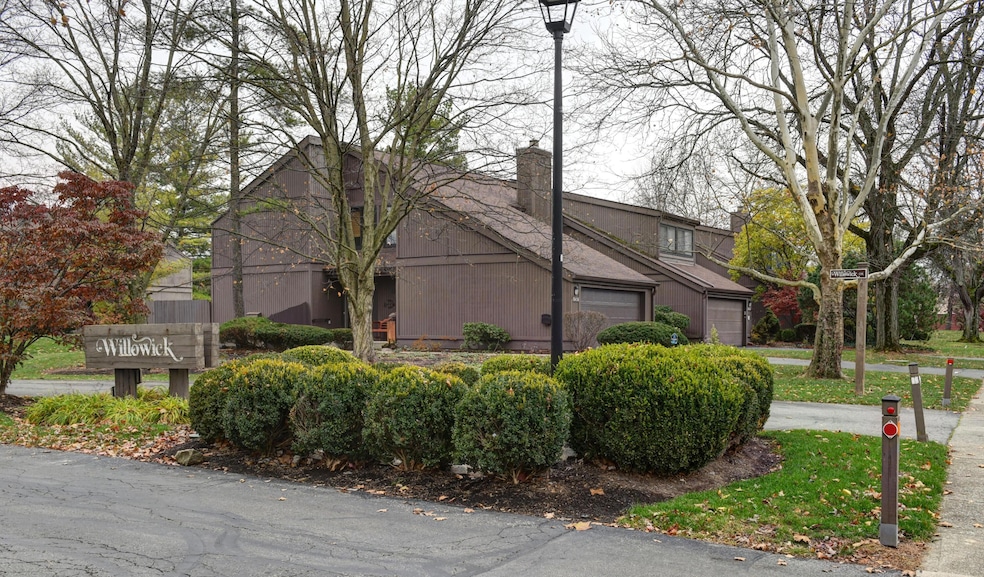 6448 Sharon Woods Blvd unit B, Columbus, OH 43229 - photo 1