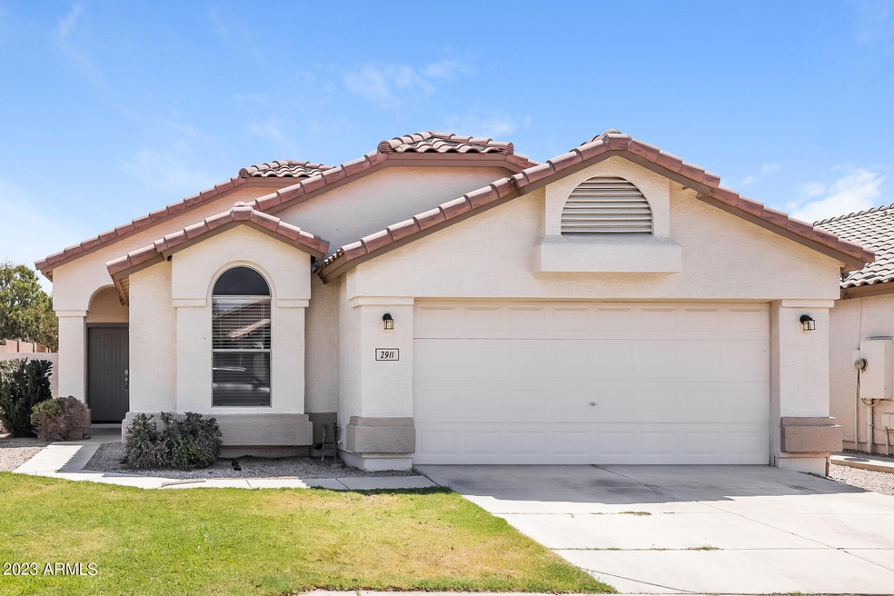 000-photo-front-view-12899473