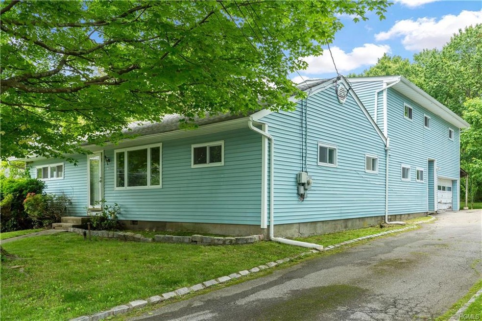 754 Locksley Rd, Yorktown Heights, NY 10598 - photo 1