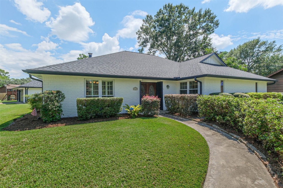 9219 Mauna Loa Ln, Houston, TX 77040 - photo 1