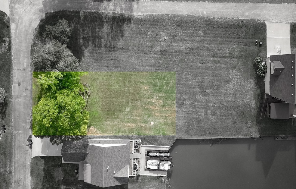 172 N Forest Dr, Huntsville, TX 77340 - photo 1