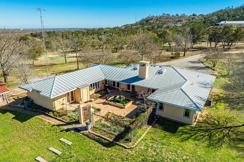 740 Royal Oaks Loop, Fredericksburg, TX 78624 - photo 1