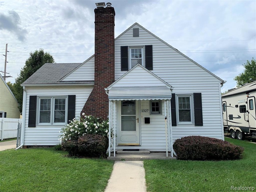 1327 22nd St, Port Huron, MI 48060 - photo 1