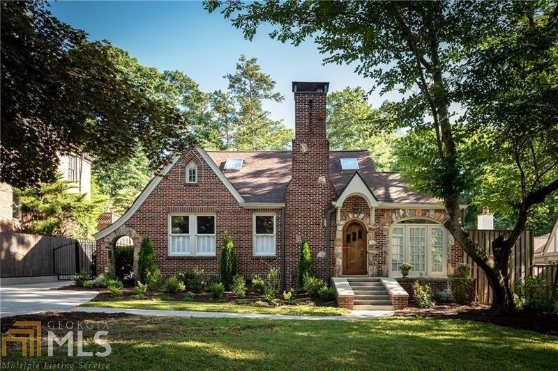 This classic brick craftsman in the heart of Morni
