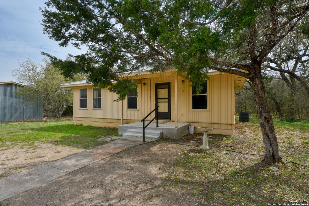 930 County Road 342, Hondo, TX 78861 - photo 1