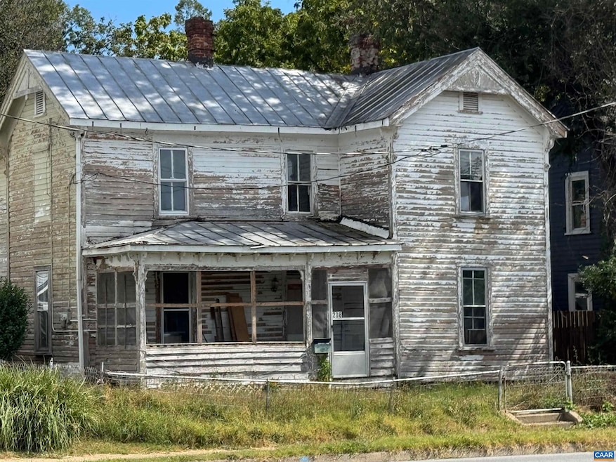 208 S Delphine Ave, Waynesboro, VA 22980 - photo 1