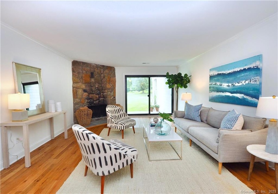 141 Rowayton Woods Dr unit 141, Norwalk, CT 06854 - photo 1