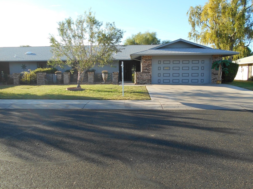 9867 W Spanish Moss Ct, Sun City, AZ 85373 - photo 1