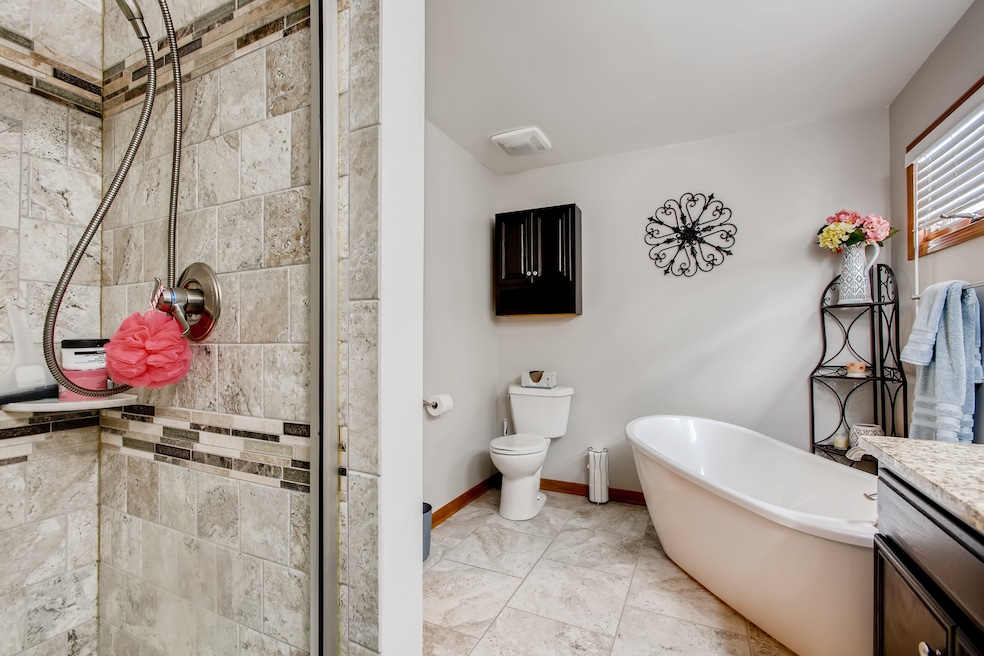 426 Camden Cir, Oswego, IL 60543 - photo 1