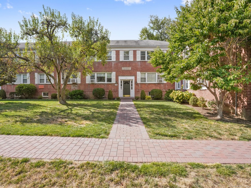 262 Glenbrook Rd unit 44D, Stamford, CT 06906 - photo 1