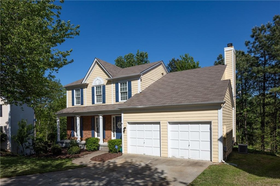 Nice curb appeal on quiet cul-de-sac
