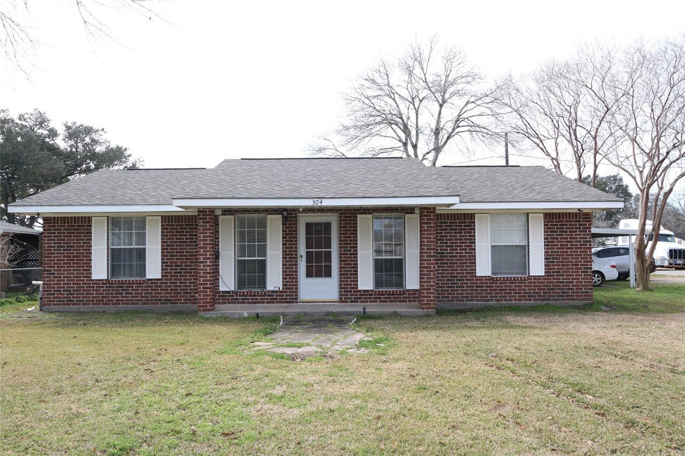 304 S 7th St, Beasley, TX 77417 - photo 1