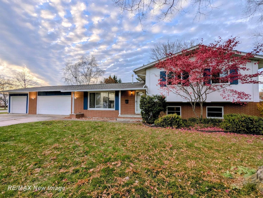 2 Mary Lane Ct, Frankenmuth, MI 48734 - photo 1