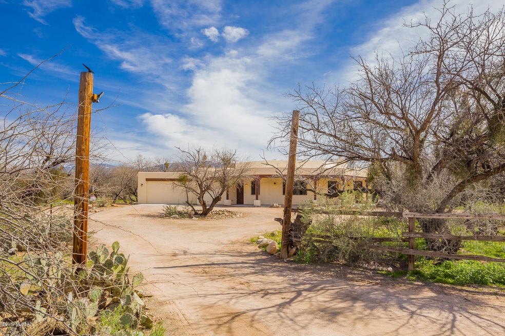 2080 N Tanque Verde Loop
