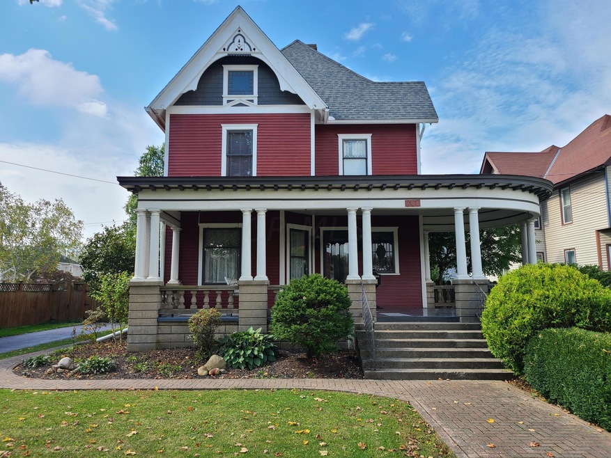 469 N Main St