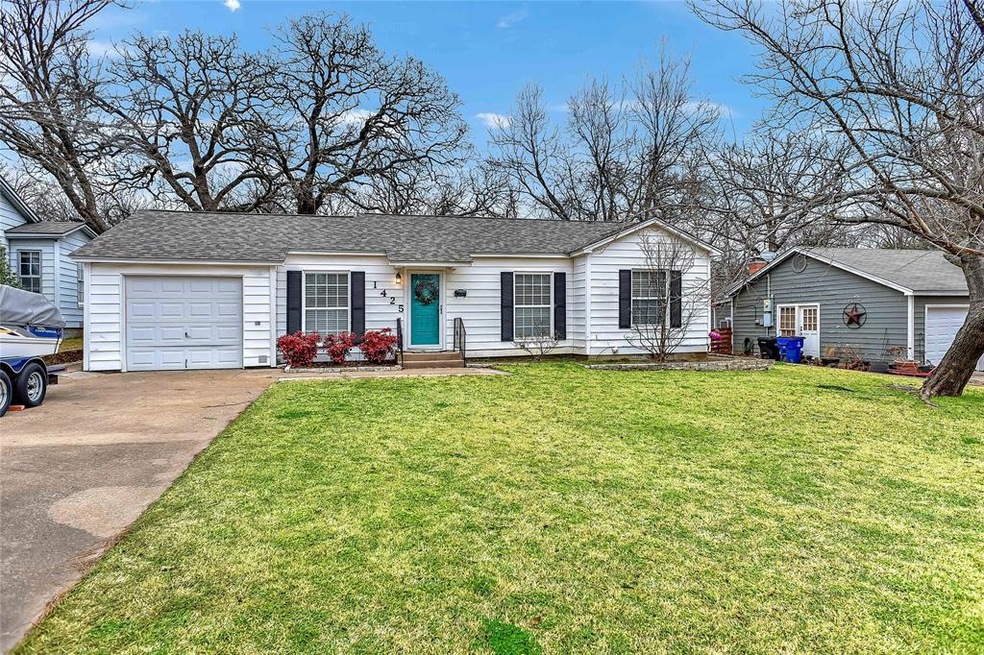 1425 W Day St, Denison, TX 75020 - photo 1