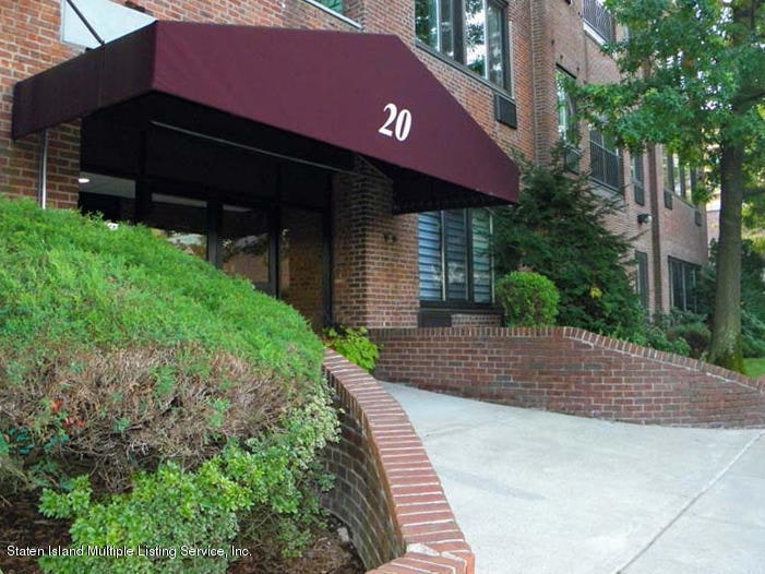 20 BaySt front