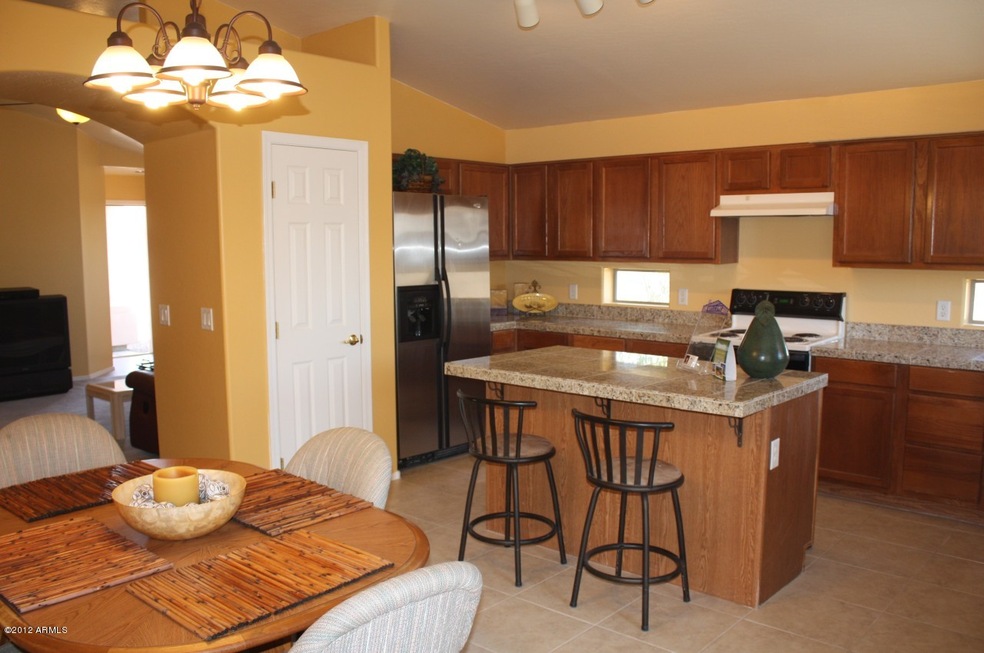 kitchen eating area and breakfast bar
