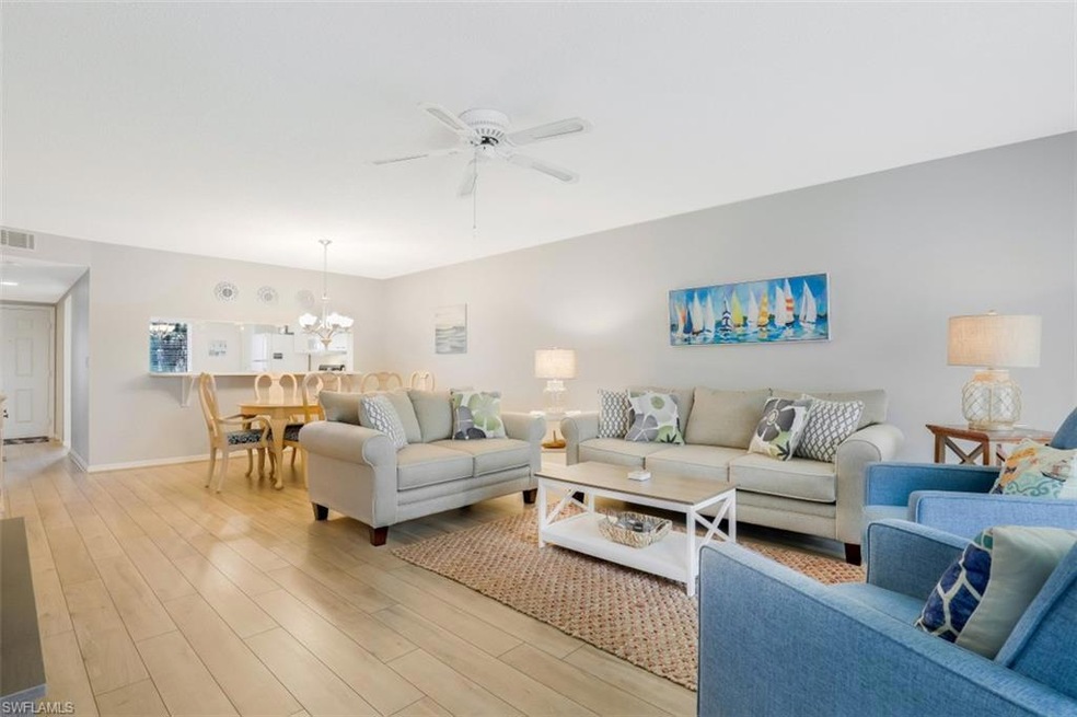 Beautiful, Lake Front 3 Bed/2Bath END-UNIT Condo w