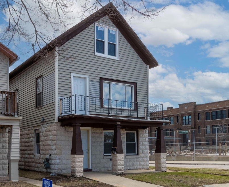 6-web-or-mls-Front-of-house2