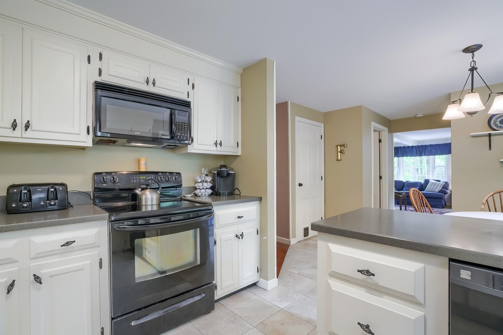 79 Camelot Dr, Bedford, NH 03110 - photo 1