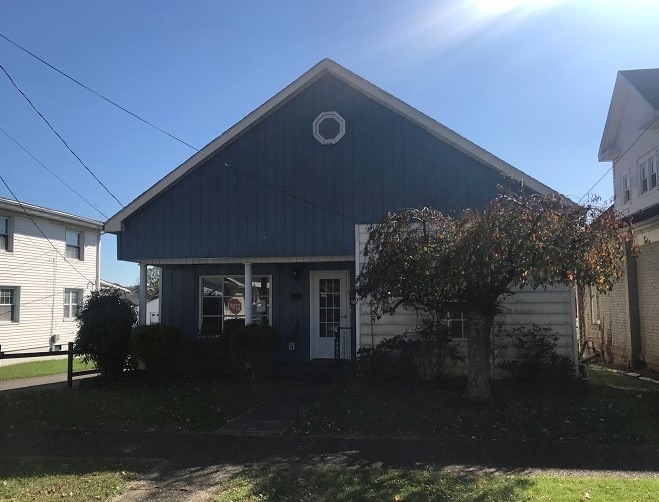 926 Florida St, Milton, WV 25541 - photo 1