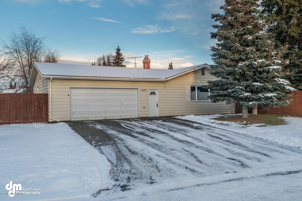 1605 Cara Loop Anchorage AK-large-002-13