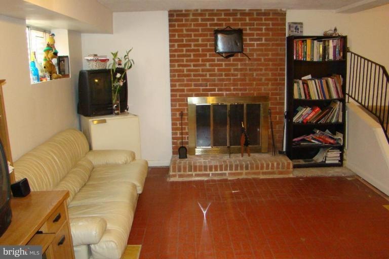 7422 Pohick Rd, Lorton, VA 22079 - photo 1