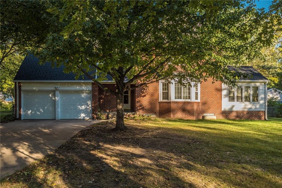 2741 51st St, Des Moines, IA 50310 - photo 1