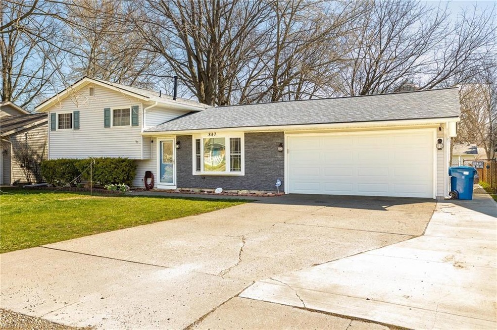 847 Community Rd, Sheffield Lake, OH 44054 - photo 1