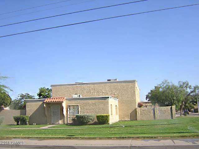 Outside grounds of 4007 S 45th Pl