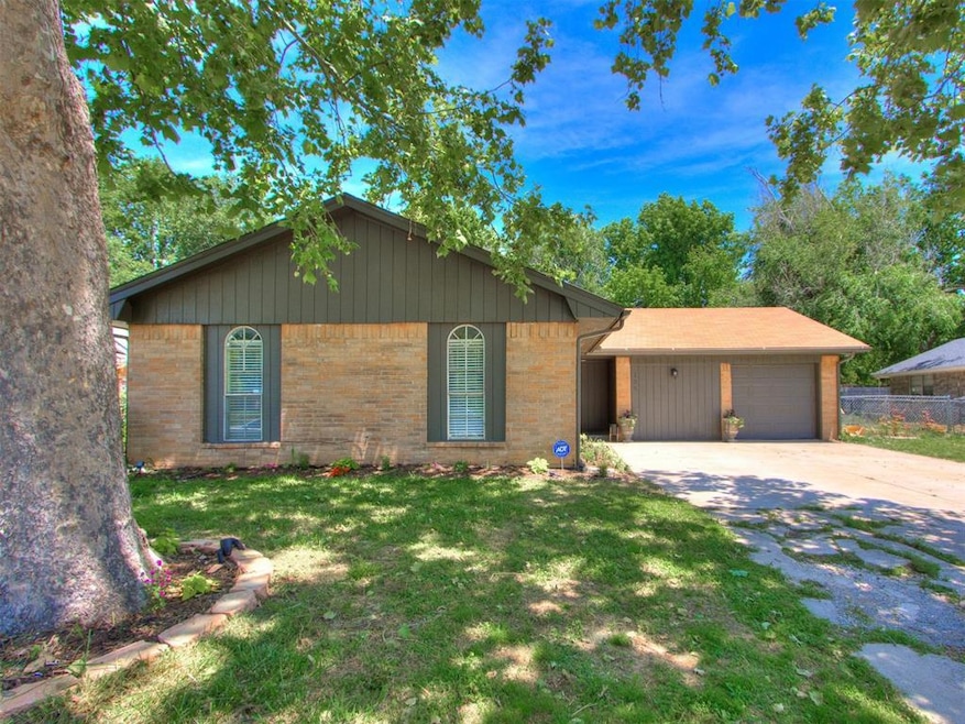 Ranch-style house featuring an attached garage, br