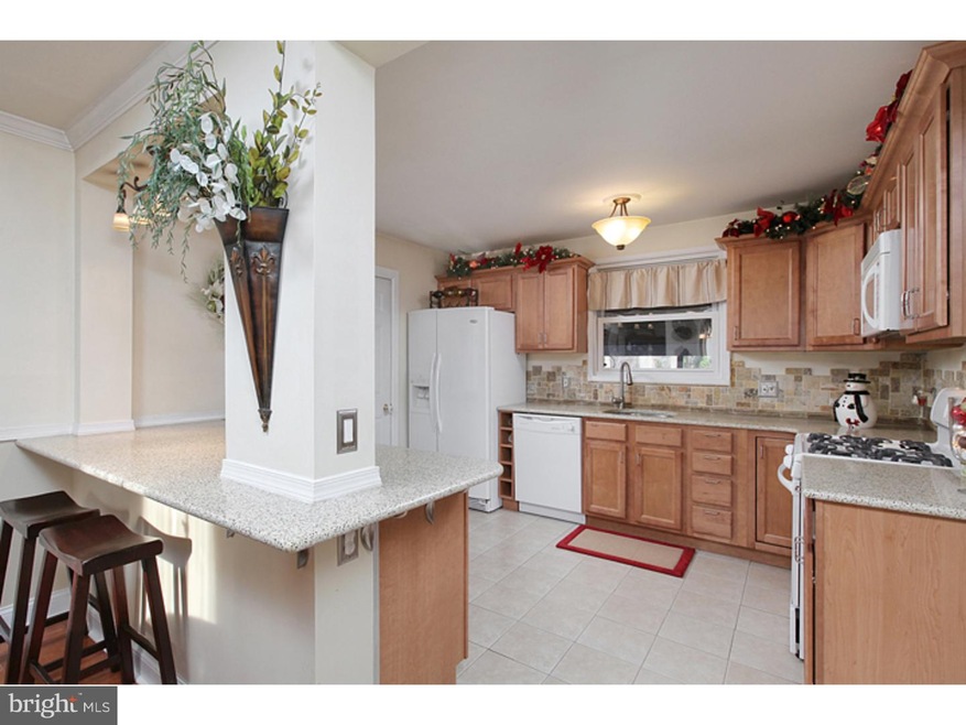 517 Whitman Dr, Blackwood, NJ 08012 - photo 1