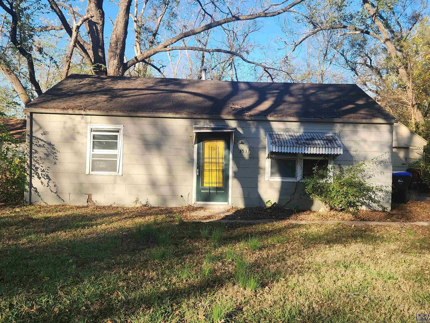 3537 SE Dupont Place, Topeka, KS 66605 - photo 1