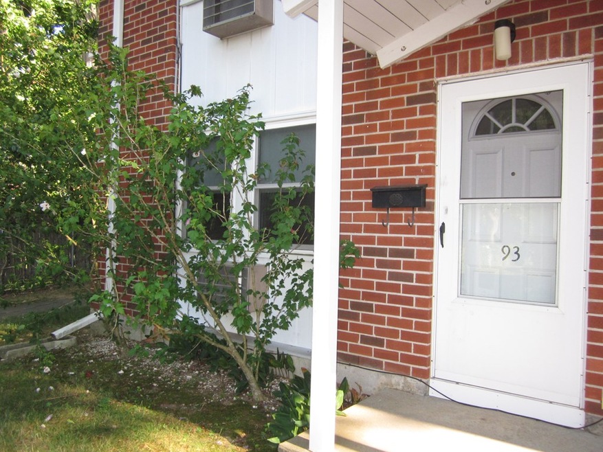 93 Manor Ct unit 93, Springfield, MA 01118 - photo 1