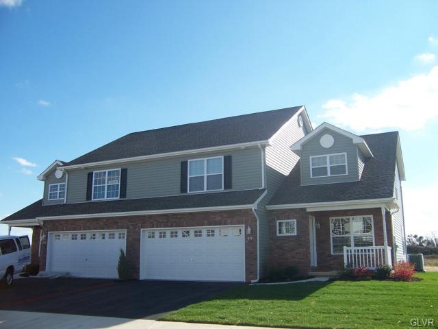 847 S Fork Dr unit 79, Easton, PA 18040 - photo 1