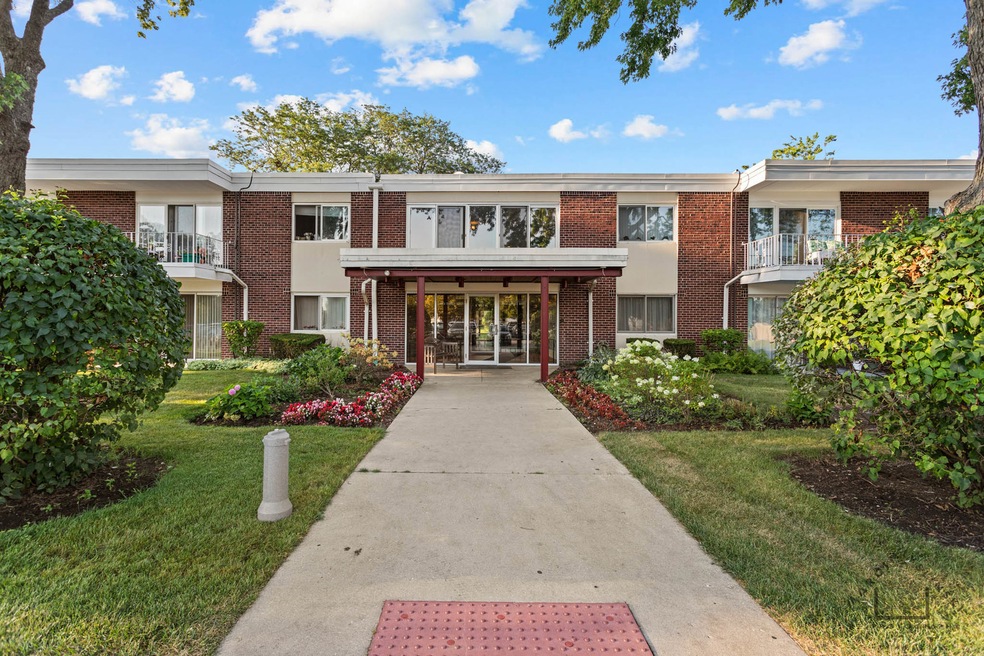 127 N Wolf Rd unit 53B, Wheeling, IL 60090 - photo 1