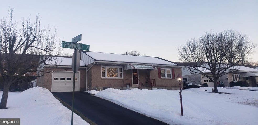 2221 Fernwood St, Reading, PA 19604 - photo 1